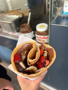 3arbisenku's tweet photo. Tweet risqué : Les gaufres tabassent jour et nuit les crêpes https://t.co/UJQQJSVzrO