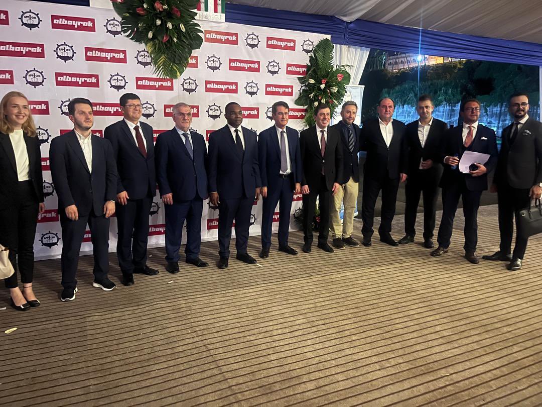 TC_MalaboBE's tweet photo. Albayrak Grubu'nun Malabo ve Bata limanlarının yönetimi ve iyileştirilmesine ilişkin imtiyaz sözleşmesi, Malabo limanında düzenlenen törenle imzalandı.
@TC_Disisleri @Albayrak https://t.co/IITSVQFNtw