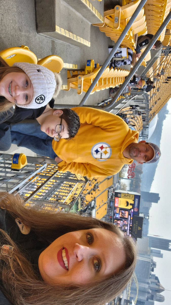 steph_pen95's tweet photo. @NicoleFordTV we made it! https://t.co/OYUDEsuaUm