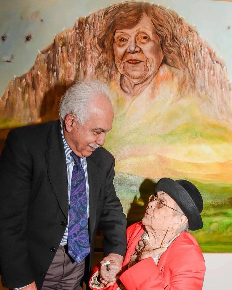 Muazzez İlmiye Çığ, Türk Devriminin öncü örgütlenme geleneğinin de bayraktarıydı. Vatan Partisi’ne üye oldu ve Genel Başkan Başdanışmanıydı.

Bize Namık Kemallerden, Talat Paşalardan, Mustafa Kemal Atatürklerden miras Öncü Parti geleneğinin temsilcisi olarak da örnek bir