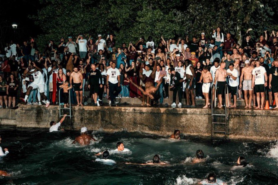 Good morning to fans of teams that clinched bowl eligibility last night and celebrated by jumping in the on campus river 

And those fans ONLY.