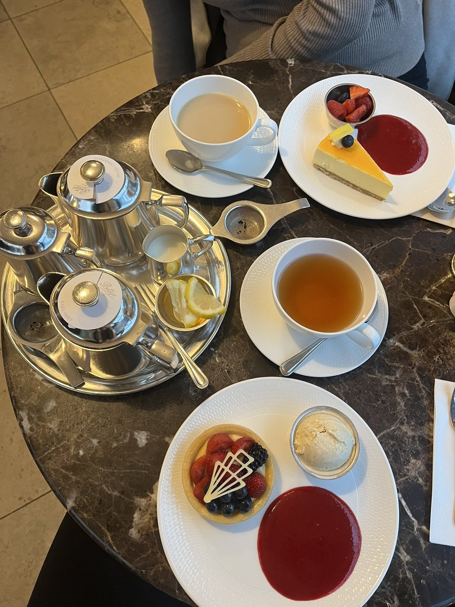 10 mile race followed by Bettys - a good way to Sunday!