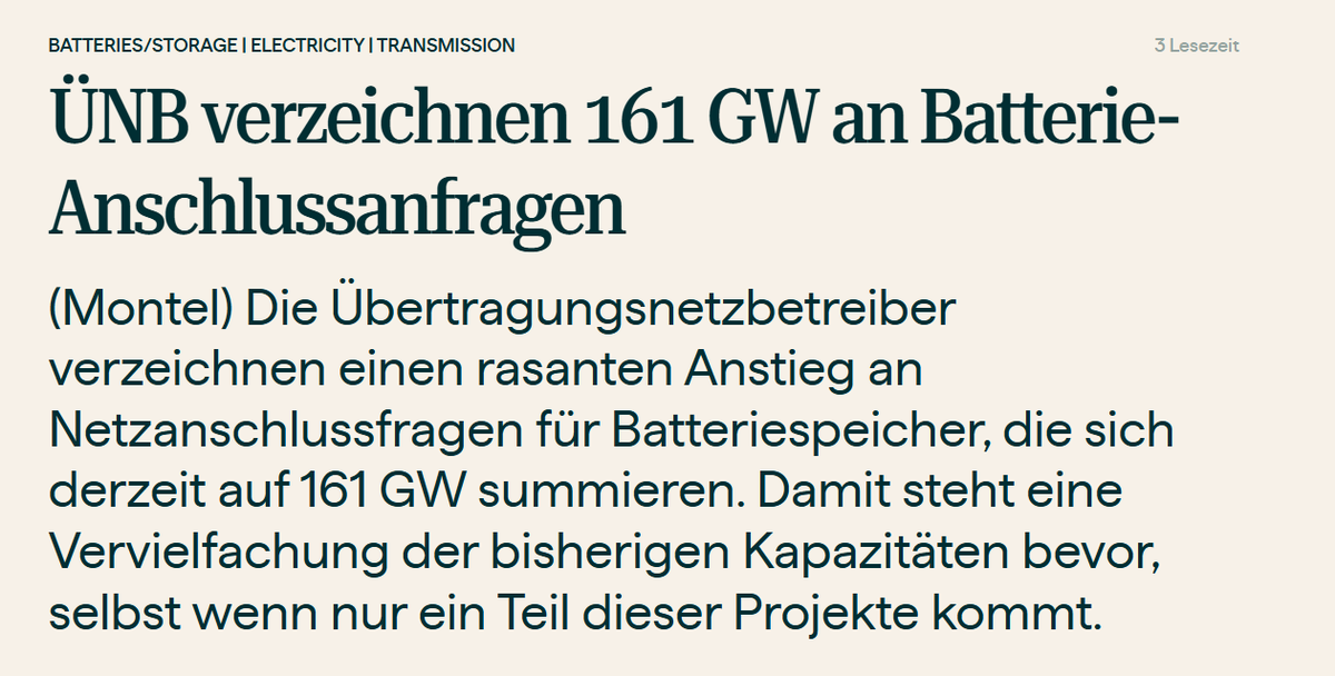 DraconTV's tweet photo. Es gibt tatsächlich auch gute Nachrichten.

- Weltweiter Zubau an regenerative Energien explodiert weiterhin ungebremst in jedem Markt. 
Ja Jürgen, auch in Frankreich. 
Auch in China. 
Mit 7% weniger Kohlestromerzeugung Jahr auf Jahr betrachtet.

Der viel zu schnelle Absturz der Kosten von PV/Wind und Akkuspeichern führt übrigens dazu, dass fast alle Annahmen bezüglich der "Billionen an Euros an Kosten" für die Energiewende ohne Ausnahme völlig falsch sind.

Erklärung: Angenommen du rechnest mit 1 TWh an Akkuspeichern und rechnest 300 Euro/kWh, würdest du 300 Milliarden Euro ausgeben.
Sind es plötzlich nur noch 150 Euro/kWh, halbieren sich logischerweise die Beschaffungskosten und die Wirtschaftlichkeitsprüfung sieht ganz anders aus.

Investitionskosten (CAPEX) der jeweiligen Akkuspeicher in diesen Studien sind gerne mindestens doppelt so teuer für 2030 als es teilweise jetzt schon der Fall ist. 
Gilt genauso für PV-Anlagen.

- Akkuspeichernachfrage explodiert aus genau diesem Grund. Weltweit. In DE (Wobei Anschlussfragen =! gebaute Projekte).  In der USA. In China.
Da es sich rechnet.

Frankreich zeigt z. B. bei E-Mobilität, wie sinnvoll man V2G (Vehicle To Grid) mit dem eigenen E-Auto kombinieren kann.

The Mobility House demonstriert, dass man durch sinnvolles Rückspeisen der Stroms aus dem Akku ins Stromnetz man einen Großteil der Kosten einsparen kann zum Aufladen und dadurch "kostenlos laden und fahren" kann.

Solche Zukunftsideen sollte Deutschland übernehmen und davon profitieren.
Je weniger Rohöl man importieren muss, desto besser ist es für Deutschland. 
2023 waren es 42,58 Milliarden Euro an Rohöl Importen.

Über 70% des Rohöls wird in Deutschland für Sprit verwendet (648 TWh von 848 TWh 2022).

Könnte man signifikant einsparen.