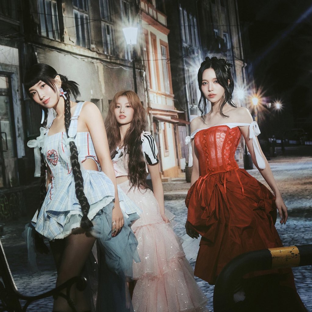 globaltwicee's tweet photo. #MISAMO ‘NEW LOOK’ ties NiziU ‘Make You Happy’ and it’s now the Longest-Charting Japanese song by a JYPE Act on Apple Music Global (30 Days). https://t.co/07jvMQIDtI