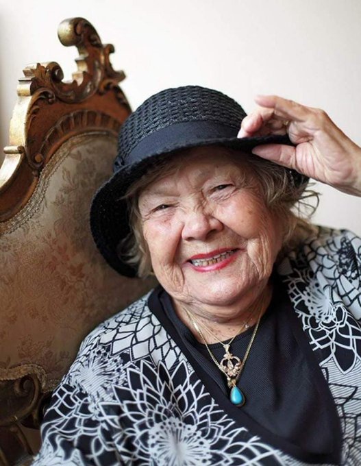 Türk kadınının simgelerinden biri aramızdan ayrıldı... Dilbilimci ve Sümerolog Muazzez İlmiye Çığ... Seni ve ardında bıraktıklarını unutmayacağız...