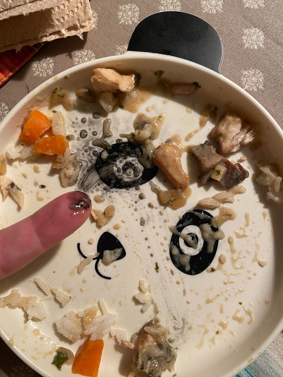 BoyArts's tweet photo. @KruidvatService @Kruidvat Vandaag voor het eerst gebruik gemaakt van het bij jullie gekochte bordje. Volgens mij kan het niet de bedoeling zijn dat de verflaag loslaat. Zoonlief heeft de verf binnen gekregen, passende (re)actie en terugroepactie lijkt me niet overbodig. https://t.co/Pfe7cVilrV