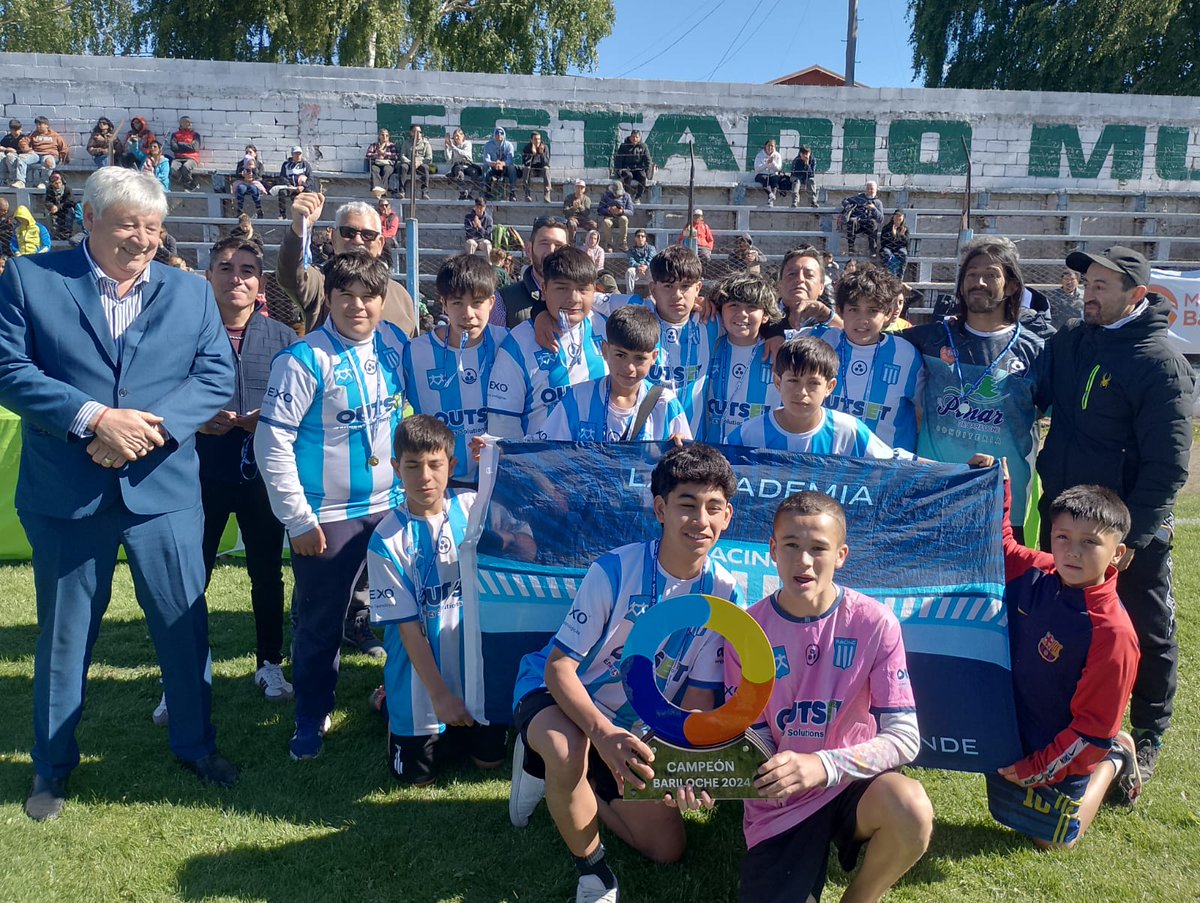 RacingSolidario's tweet photo. Este sábado se cerró la 11ª Edicion de #JugandoEsMejor, el torneo de fútbol social organizado por @TyCSports al cual apoyamos desde su primera edición 👏🏼
En esta oportunidad, apadrinamos a 4 equipos de fútbol femenino y masculino, junto a @exoargentina #outset y @LigaTabi ⚽️ https://t.co/INUvchDPEE