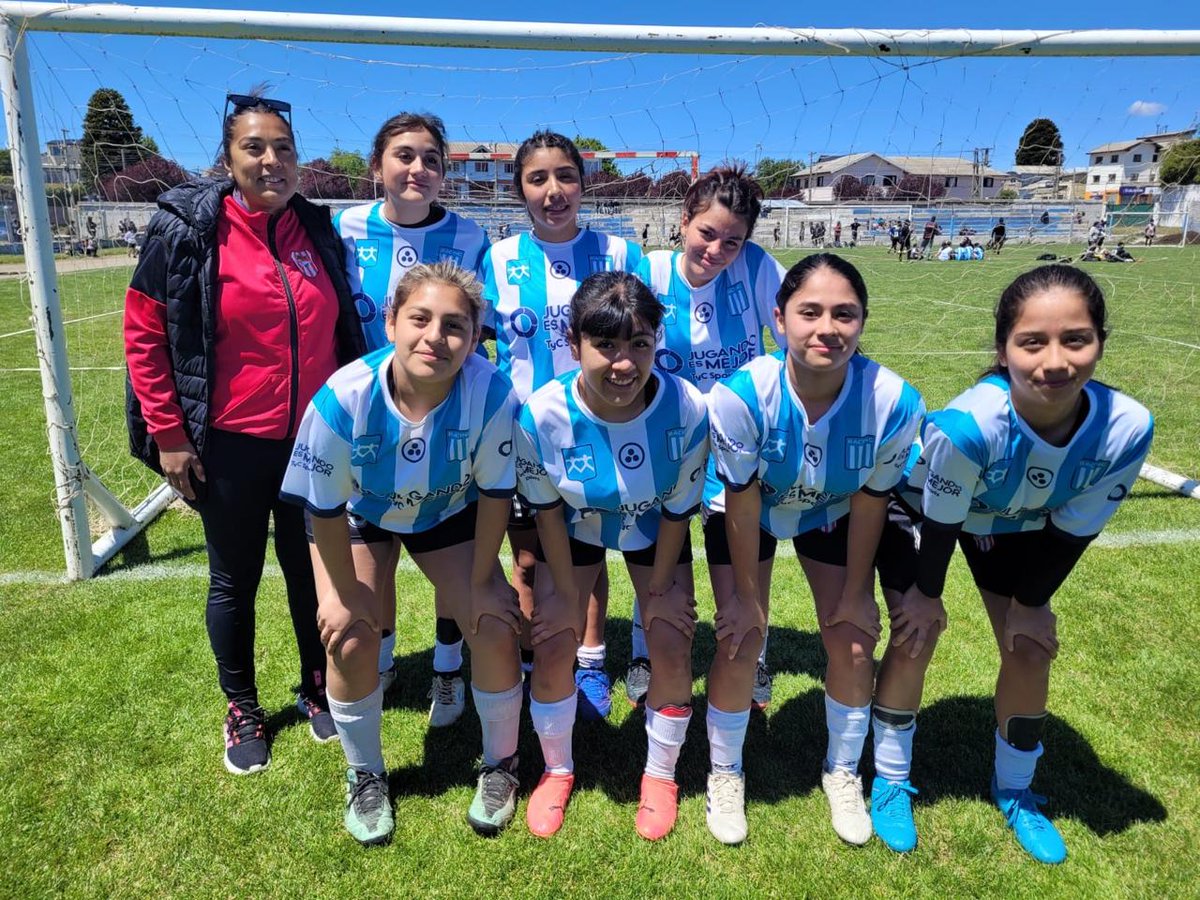 RacingSolidario's tweet photo. Este sábado se cerró la 11ª Edicion de #JugandoEsMejor, el torneo de fútbol social organizado por @TyCSports al cual apoyamos desde su primera edición 👏🏼
En esta oportunidad, apadrinamos a 4 equipos de fútbol femenino y masculino, junto a @exoargentina #outset y @LigaTabi ⚽️ https://t.co/INUvchDPEE