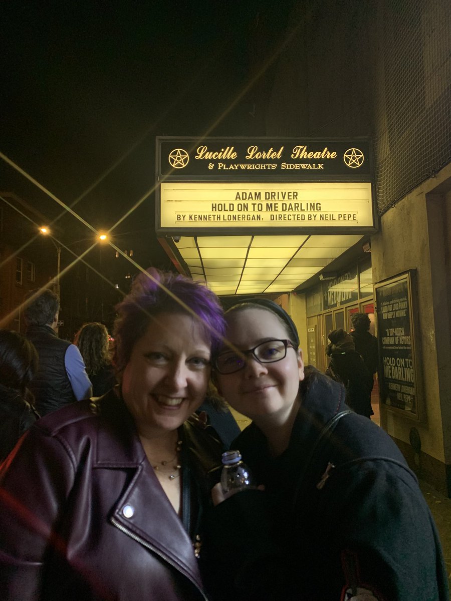 ForceGrey's tweet image. Met Adam driver stage door #HOTMD Awesome play, super nice guy!