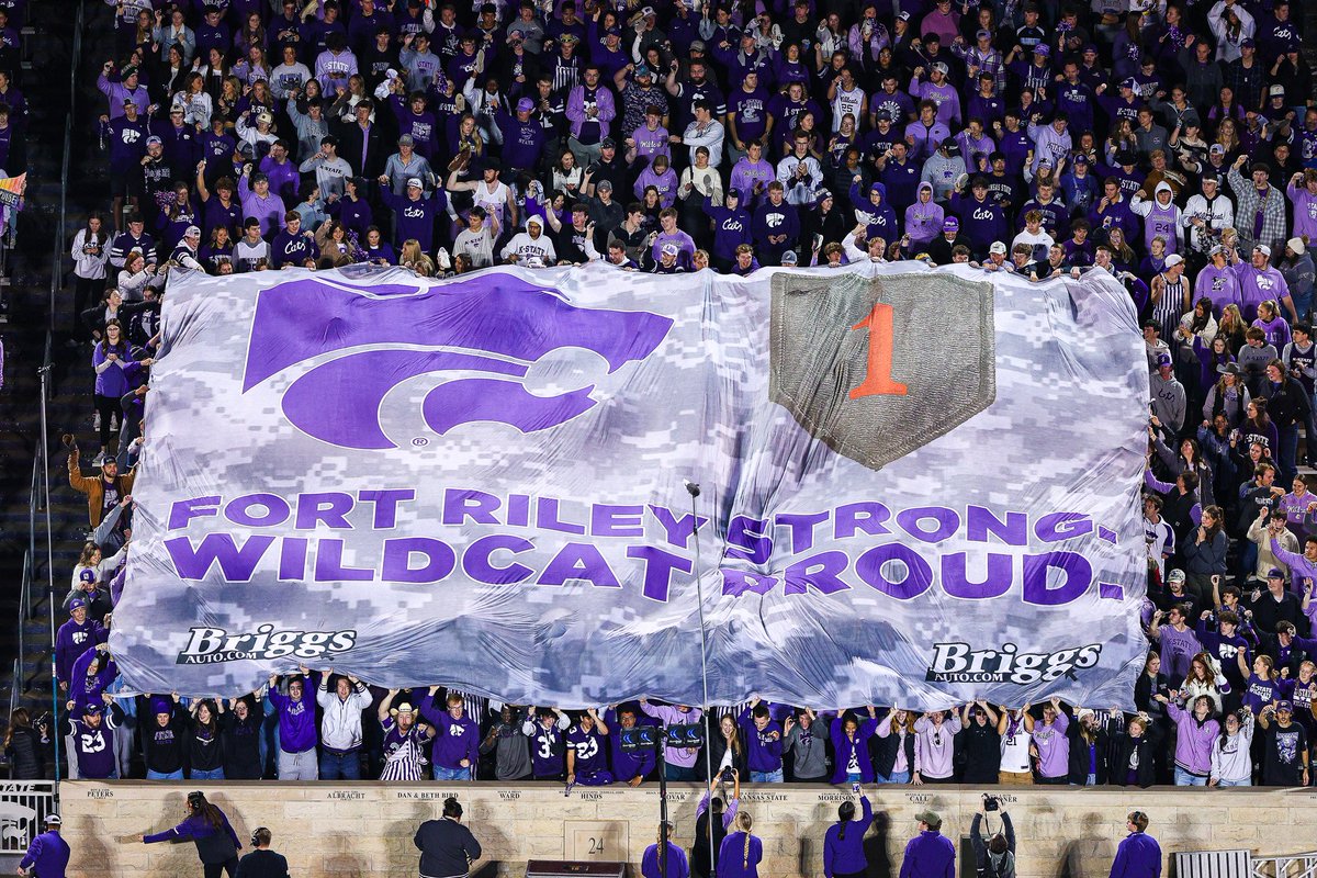 kstatesports's tweet photo. Fort Riley Strong. Wildcat Proud.

We are honored to continue this decades-long tradition full of gratitude, thanks and appreciation. A Bill Snyder Family Stadium salute to the heroes in our hometown, and all those that dedicate their lives to this country. 🇺🇸

2024 #FortRileyDay 📸: https://t.co/QCi4GjOnAt

@KStateFB x @FortRiley