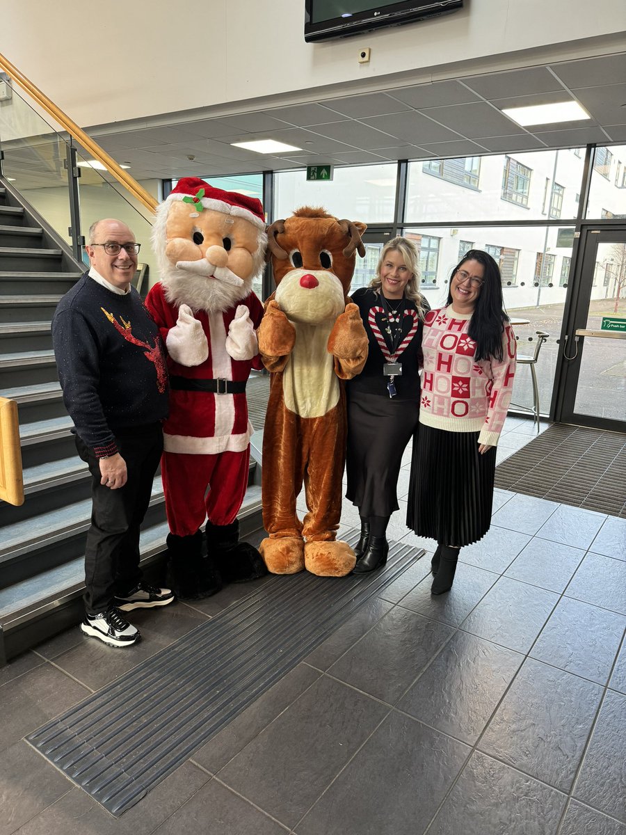A great day at the <a href="/GrangemouthHS/">Grangemouth HS</a> Christmas Fayre yesterday 🎅🏼🎄🎁

<a href="/GHScaptains24/">GHS Captains</a> <a href="/LighthouseGhs/">GHS_Lighthouse</a>