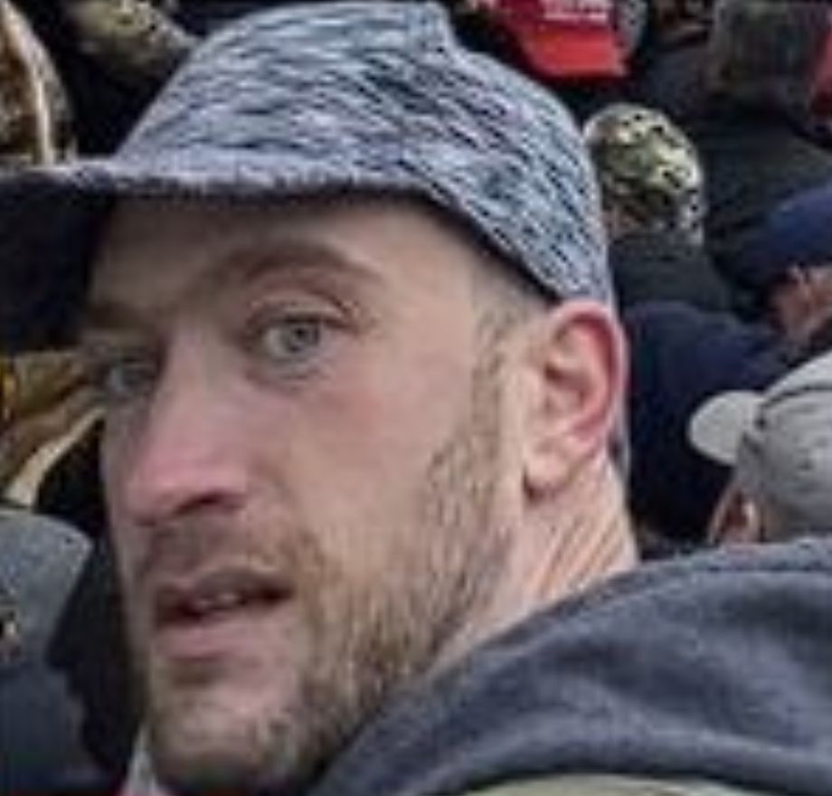 👮🏼👮🏼 CAPTURED👮🏼👮🏼
#Consequences #Jan6thInsurrection
DAVID SLINKER ⤵️ of Knob Lick, Kentucky, was ARRESTED on felony and misdemeanor charges related to his actions at the Capitol on #Jan6
MORE INFO: buff.ly/4hTECsn 
FBI tip line: 1-800-225-5324