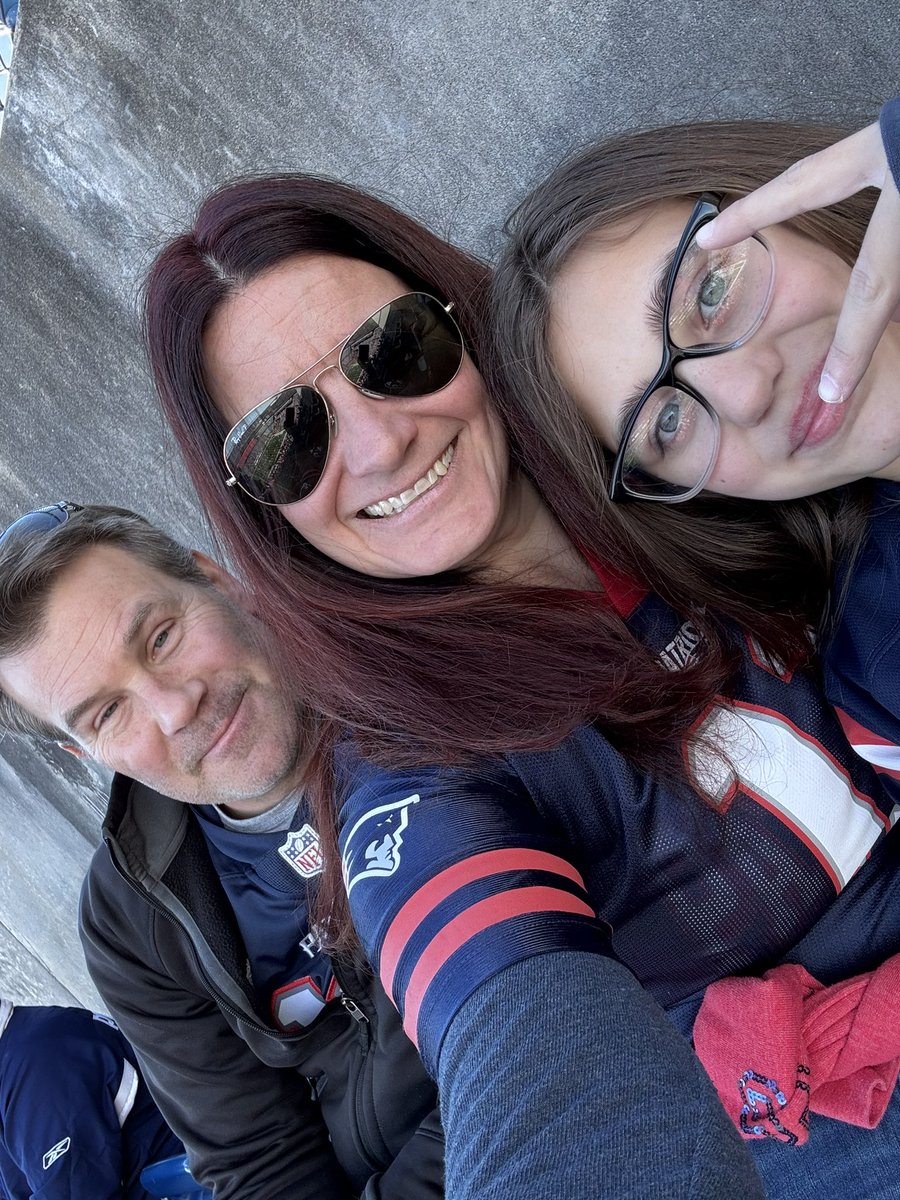 DanielleBobek's tweet photo. LFG! @Patriots #lastrow #upgradeus #diehards #ERnurses #nurses https://t.co/IT94AXcHbT
