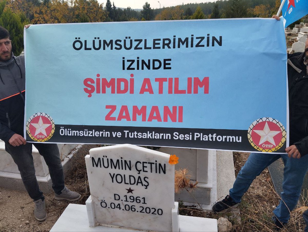 İzmir |

Kasım şehitler ayı kapsamında ölümsüzlerimizin başucundayız. Bizlere bıraktıkları mücadele bayrağını omuzlama sözünü yineliyoruz. 

Onların izinde Atılımı yükseltecek, özgürlüğü kazanacağız.