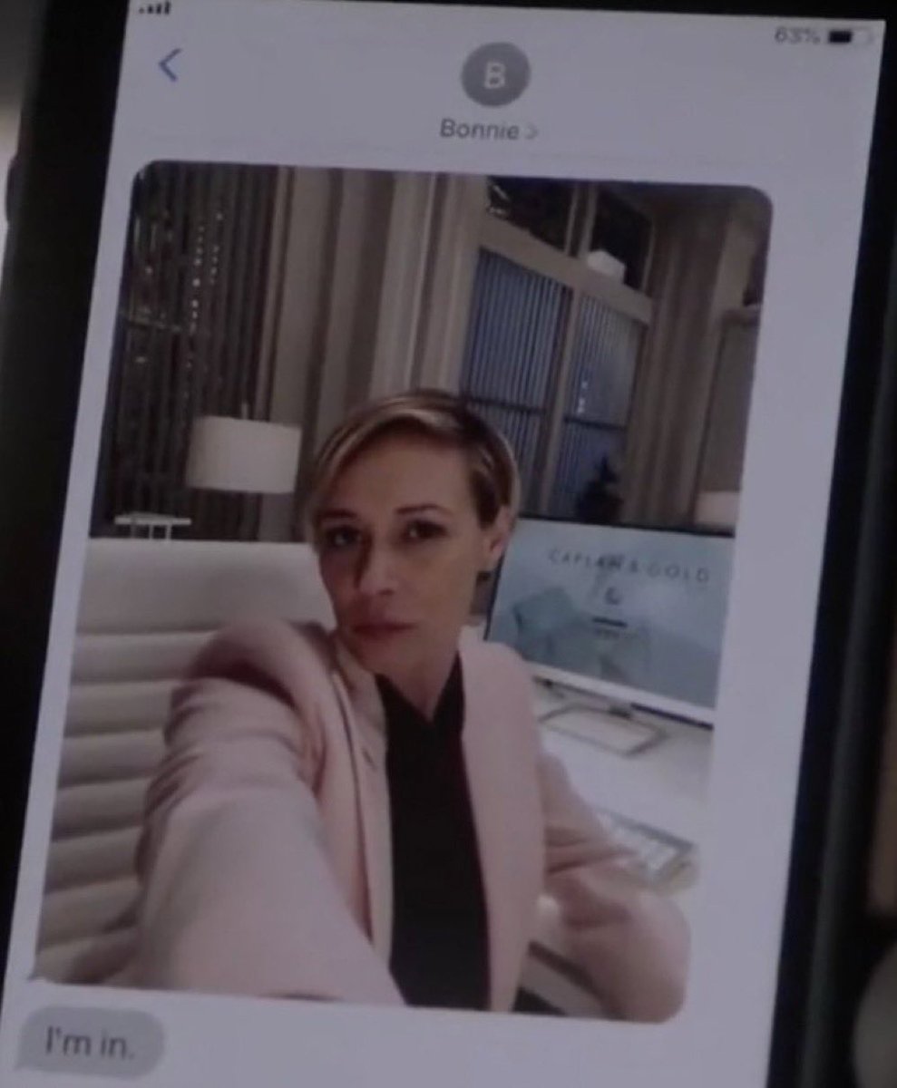 satelliteangeI's tweet image. this picture sends me why did she have to send a selfie 😭