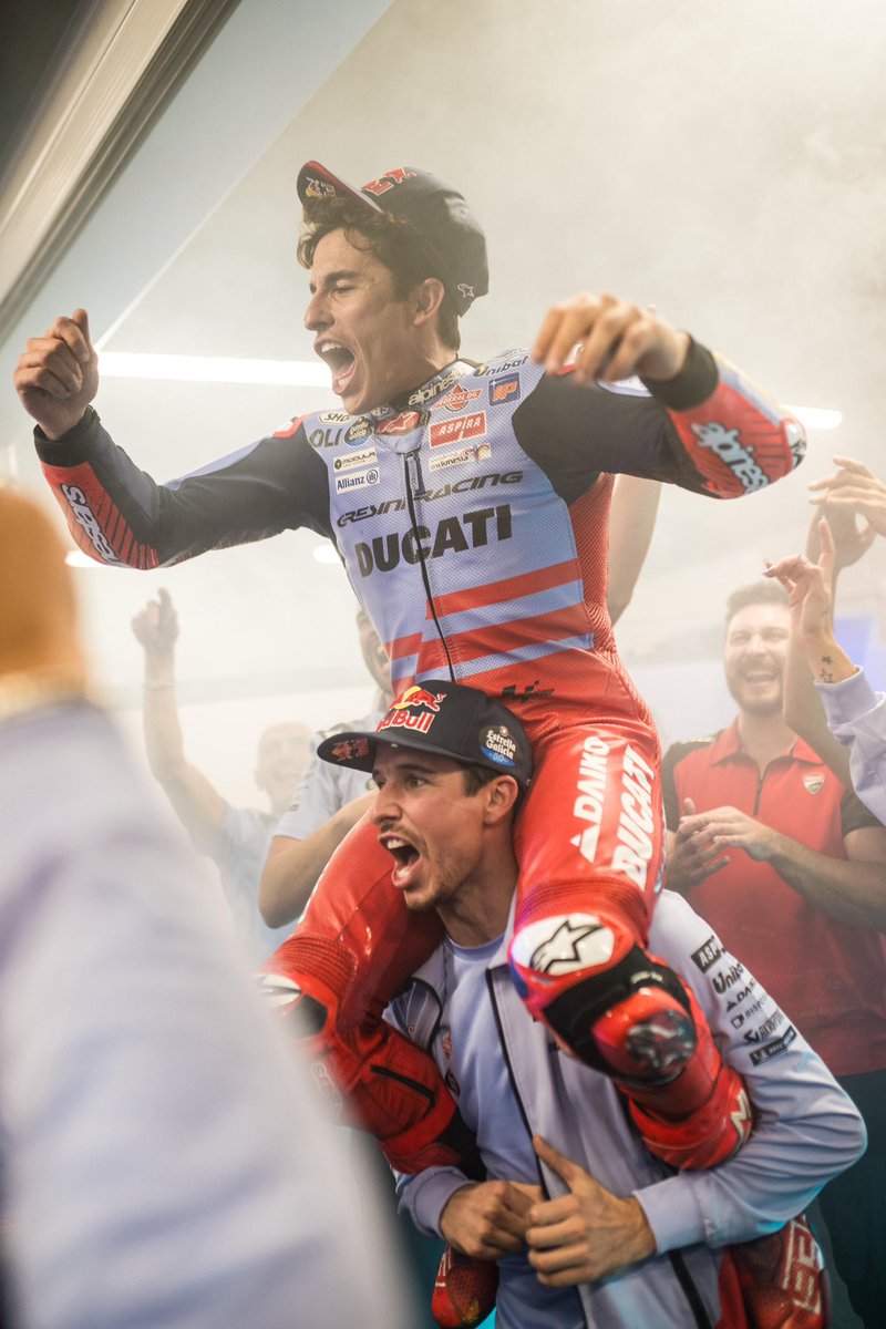 Nos vemos la próxima temporada con la misma ilusión o más 🤗💙❤ <a href="/alexmarquez73/">Alex Márquez</a>  <a href="/marcmarquez93/">Marc Márquez</a>