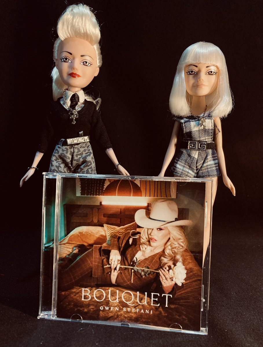 Delocatio's tweet photo. Two of my little Gwens from the past accompanying me to listen to #Bouquet 🎶💐 Thank you so much @gwenstefani for giving me so much throughout my life! 🖤 https://t.co/PHhVkpQsAc