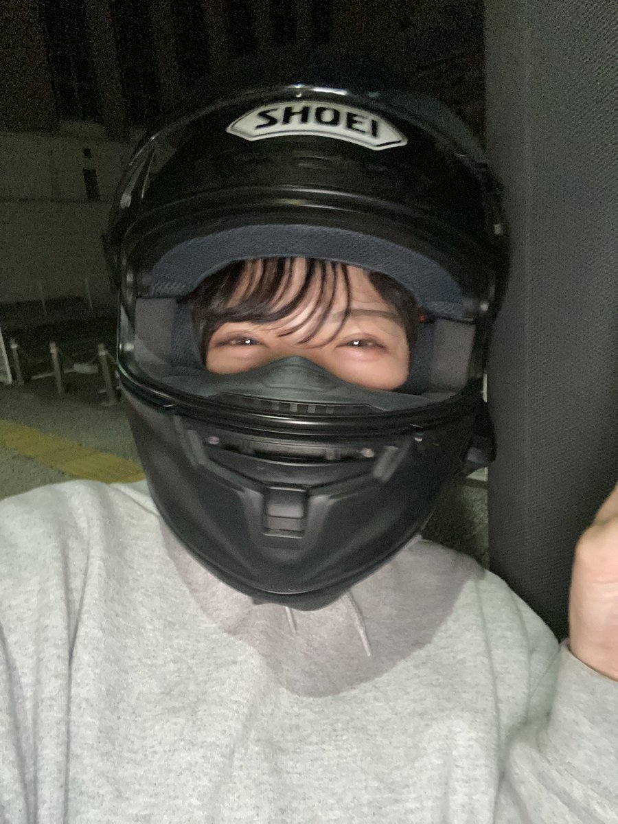 久々にパーカーで寒くなくて嬉しかった🩶

…寝れない！