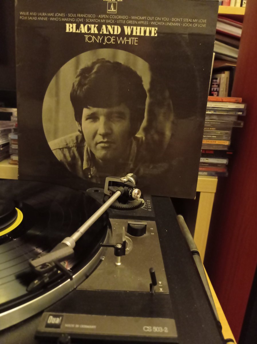 På min grammofon ikväll: Tony Joe White med plattan "Black and white" från -69. Klassisk platta med den lite bortglöme Tony 👍