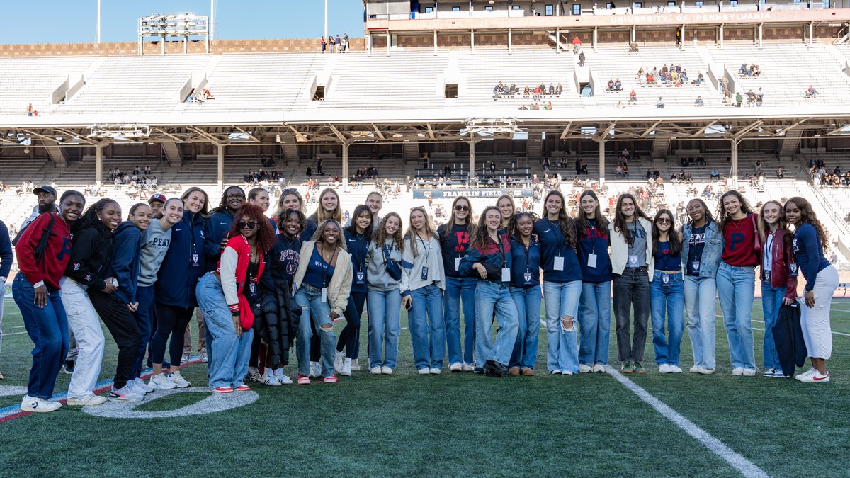PennTrack's tweet image. 𝑰𝑽𝒀 𝑪𝑯𝑨𝑴𝑷𝑰𝑶𝑵𝑺 🏆

Proud to have had the 2023-24 Heps Indoor and Outdoor Women&apos;s Track and Field Champions back in Franklin Field! 

The women were recognized at Saturday’s homecoming football game. 

#FightOnPenn