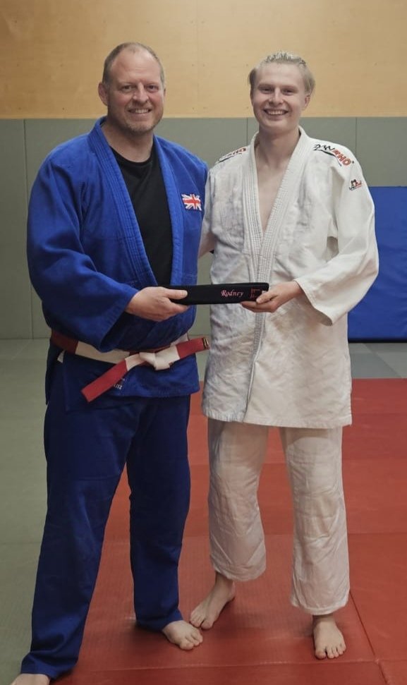 AndyEde3's tweet photo. Proud moment, presenting my nephew Mikey with his black belt, congratulations 👏 https://t.co/bzsrmUnmuk