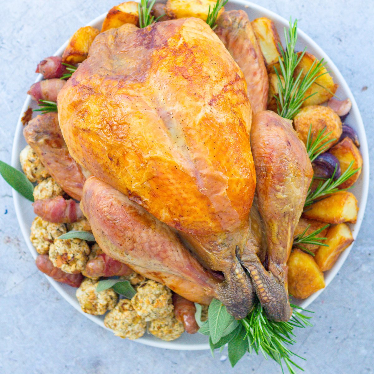 easypeasyfoodie's tweet image. Are you cooking Christmas dinner this year? Does the thought of it have you panicking already? Here are my 10 tricks to make cooking your Christmas Dinner easy peasy =&amp;gt; bit.ly/2RlRhYo 

#christmas2019 #christmasdinnertips #christmasdinnerhacks #easypeasyfoodie