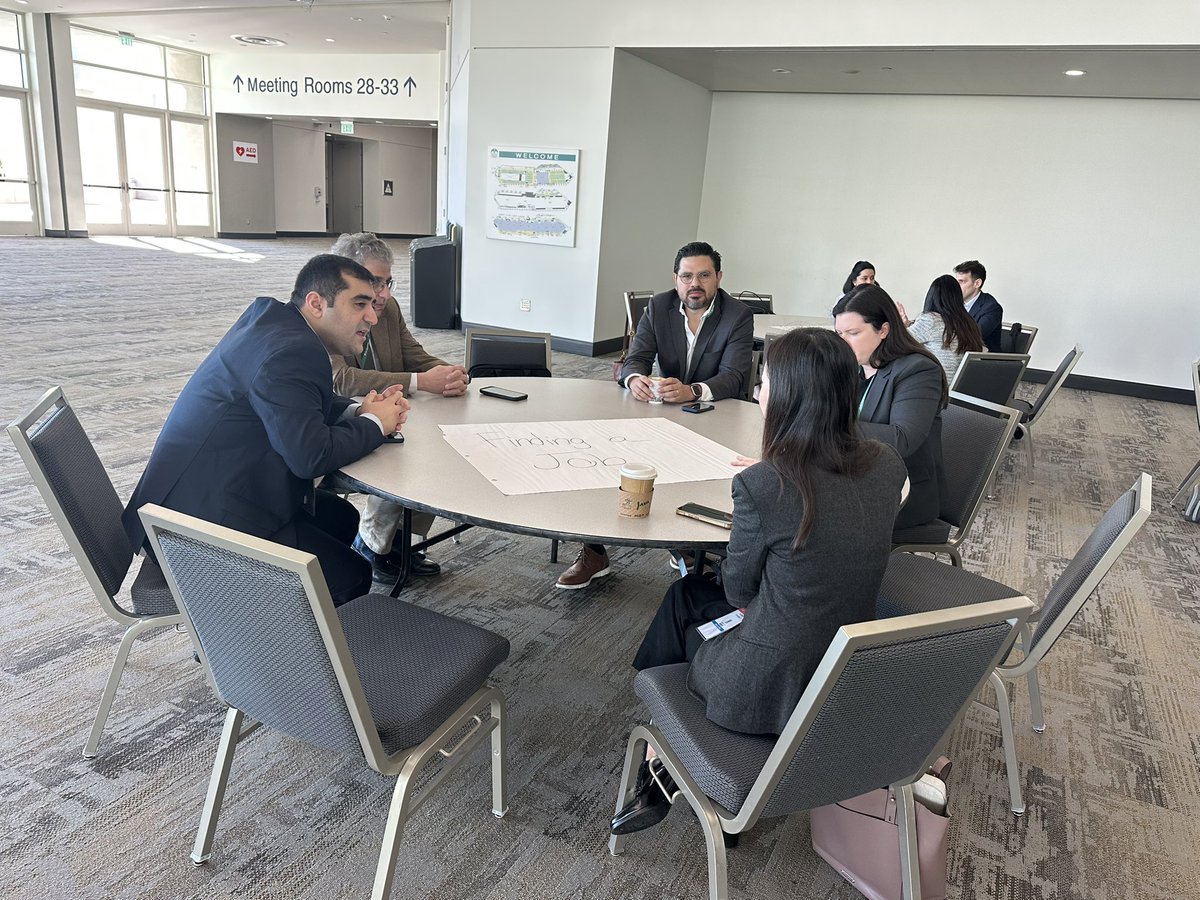 LiverFellow's tweet photo. Amazing small group discussions with our ask me anything session!!! https://t.co/NldNAtkrKJ