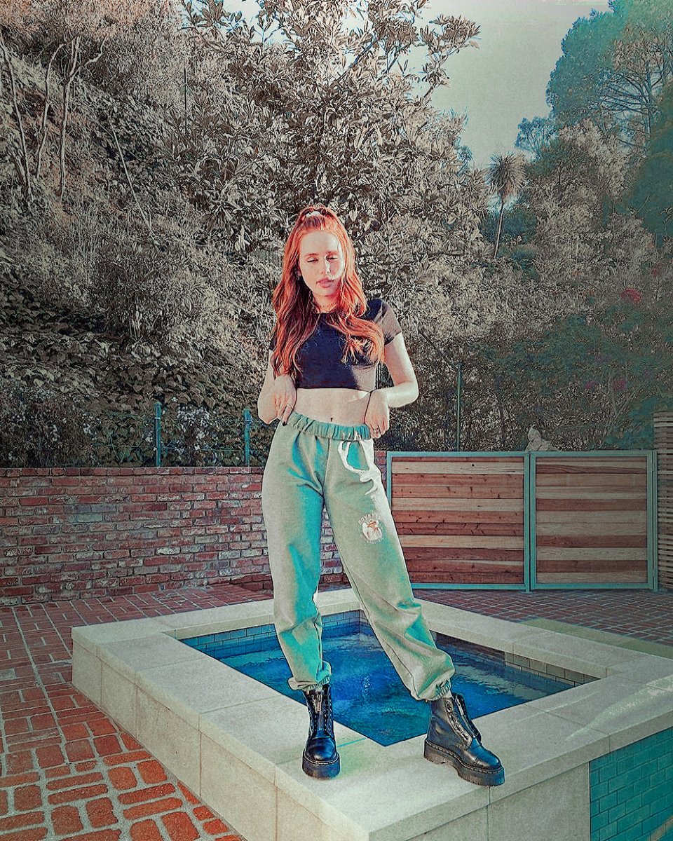 ⠀⠀⠀⠀ 「𝗜𝗡𝗦𝗧𝗔𝗚𝗥𝗔𝗠 𝗣𝗢𝗦𝗧」
 ⠀⠀⠀⠀⠀
          ⊱⋅ ─────────── ⋅⊰

⠀⠀ ❛She loves control, she wants it her way, and all it takes is just one taste, you wanna give it up.

⠀⠀ 𖥻𝐒𝐄𝐃𝐔𝐂𝐓𝐈𝐕𝐄𝐒𝐔𝐍𝐃𝐀𝐘❜