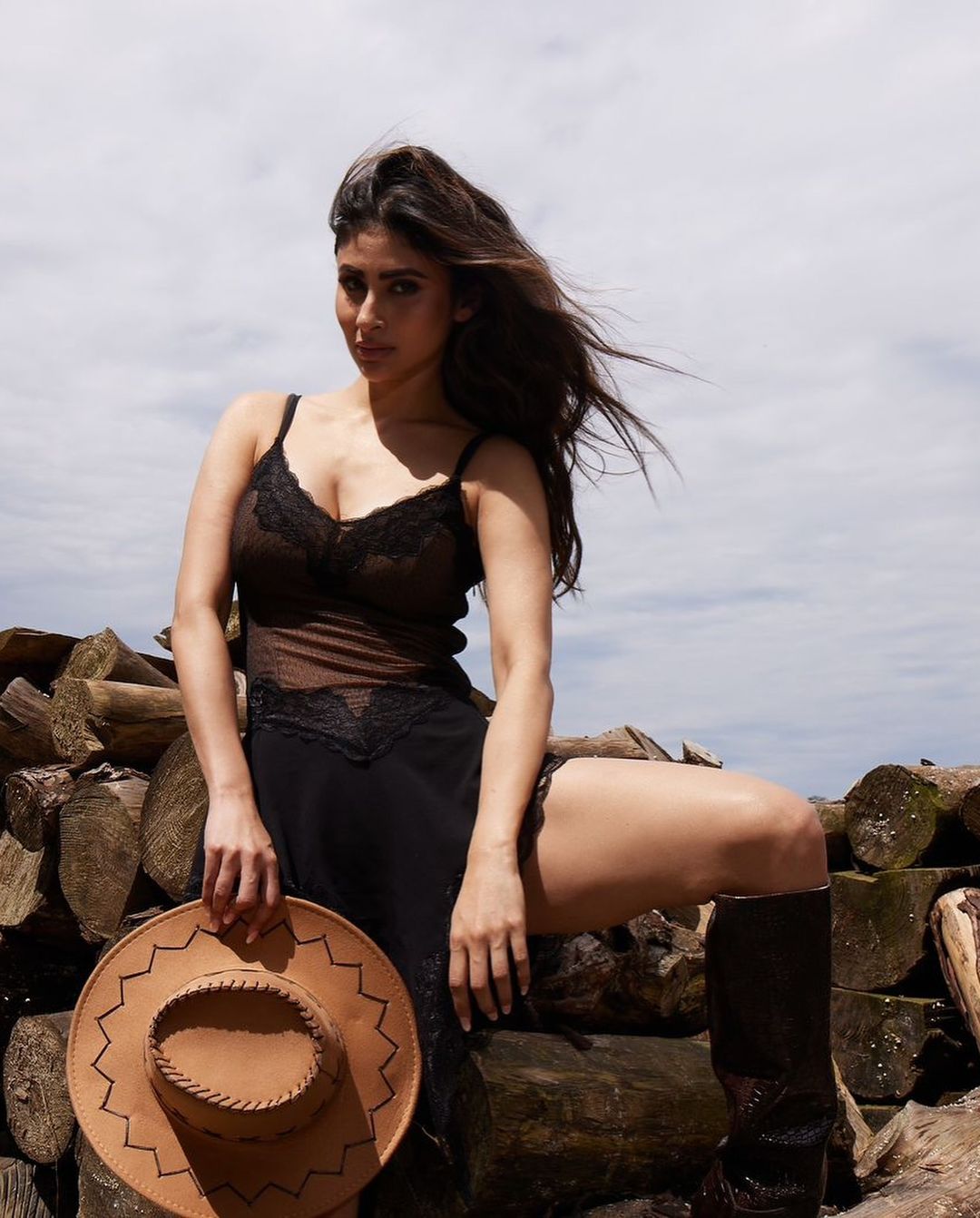 GcmwJjma0AAy2_j?format=jpg&name=large