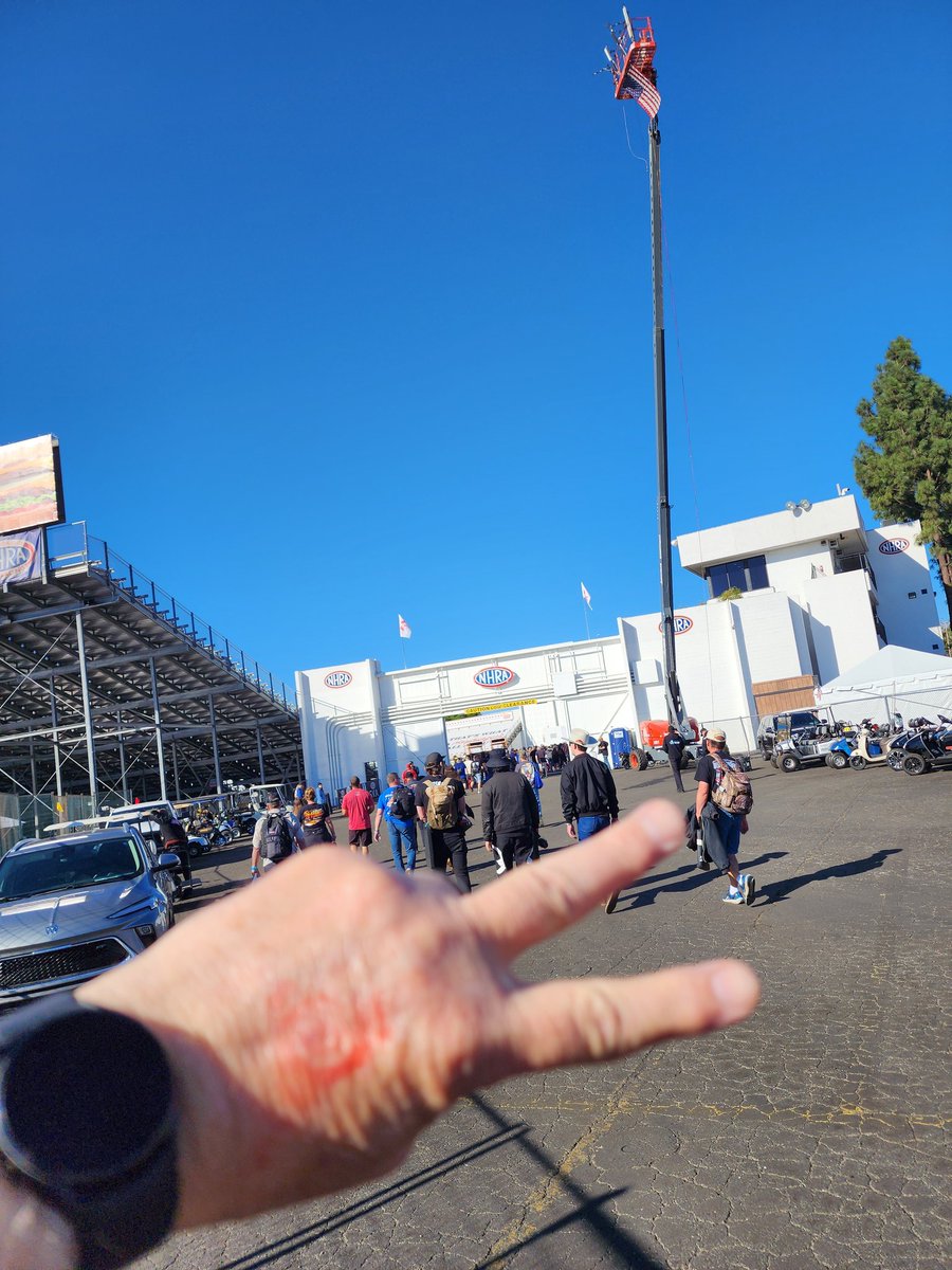 Rich_in_Saugus's tweet image. Sunday, Sunday, Sunday!! Wearing the Sunday Whites. #NHRAFinals #WFO @WFORadio @WFOJoe @GIOinMIA