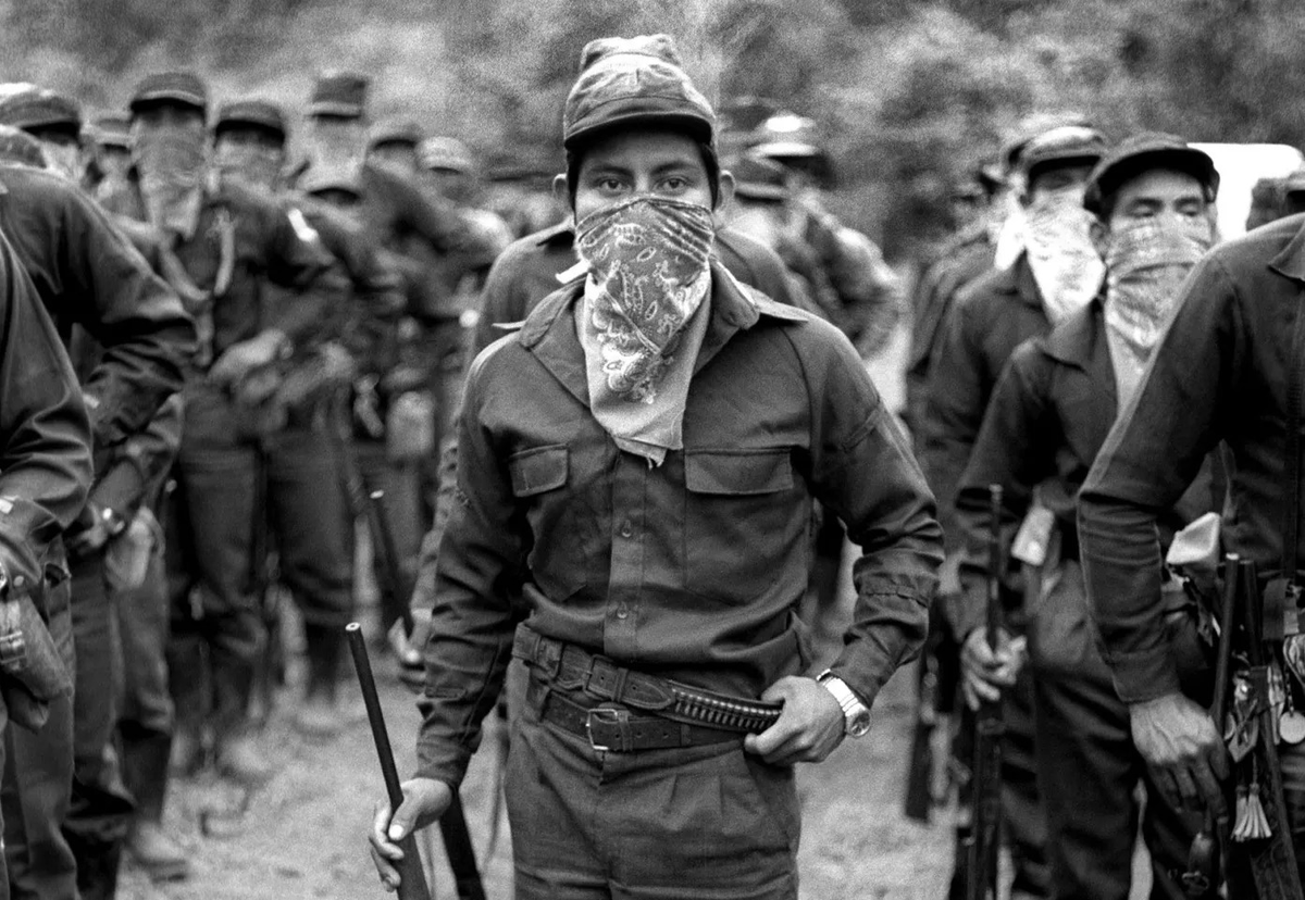 Desinformemonos's tweet photo. 17 de noviembre de 1983 - Fundación del Ejército Zapatista de Liberación Nacional (EZLN)

Fotos: Ángeles Torrejón, Pedro Valtierra, Marco Antonio Cruz y Roberto Barrio https://t.co/GFw74CEY8Y