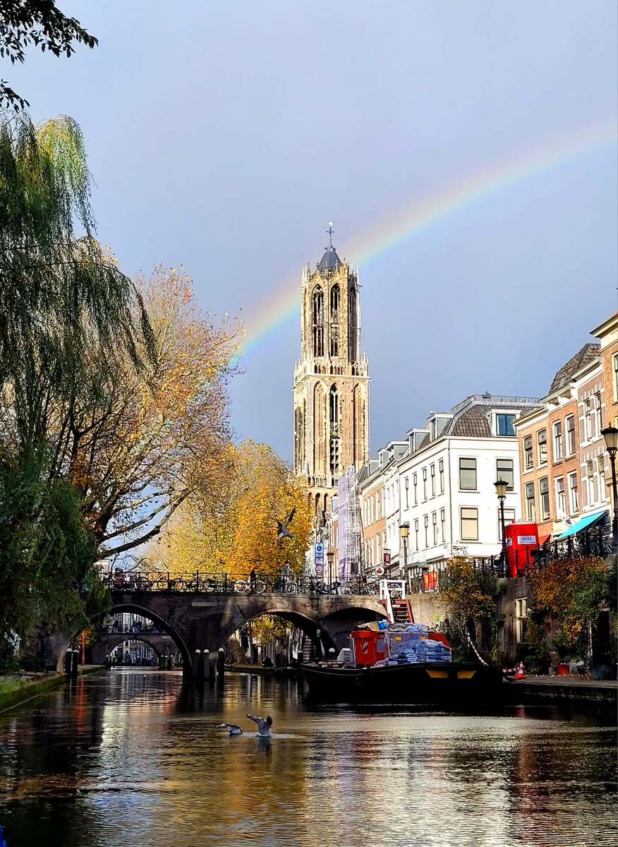 Regenboog in Utrecht na de Sinterklaas optocht vandaag