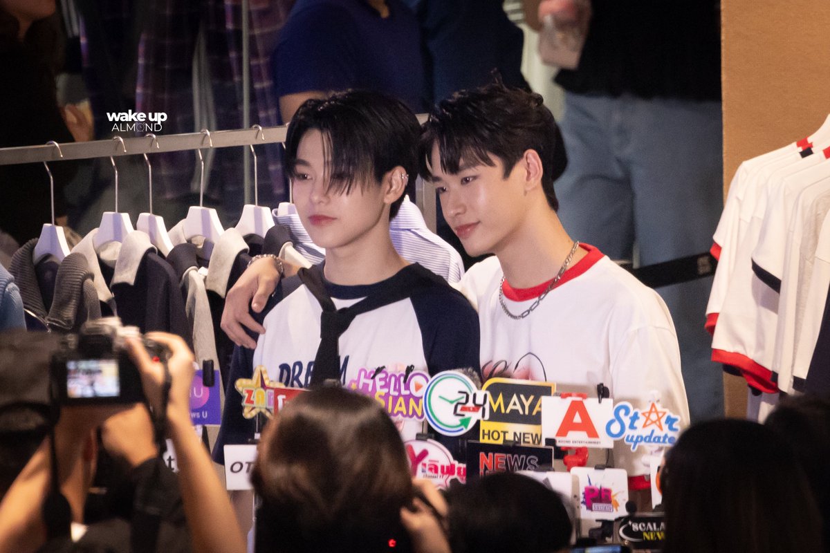 WakeupOnFriday's tweet photo. 241117 ❤️💙

กฤษฎิ์น่ารักมากแหละโนะ ภพพพพพ

#krmjtc #ppophs 
#Component24FW #Lovesick2024 
#COMPONENTxKRITPHOP
#COMPONENTxLOVESICK2024 https://t.co/aE8OMjzgFK