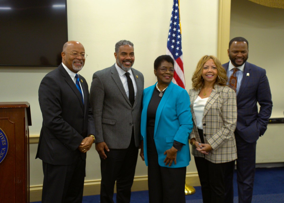 RepGlennIvey's tweet photo. Today, I acknowledge the important work of the clergy in communities. I had the pleasure of hosting members of the clergy, alongside my colleagues Chairman @RepHorsford (NV-04) and @RepLucyMcBath (GA-06) to discuss community issues including gun violence and food insecurity. https://t.co/AQwfIansgE