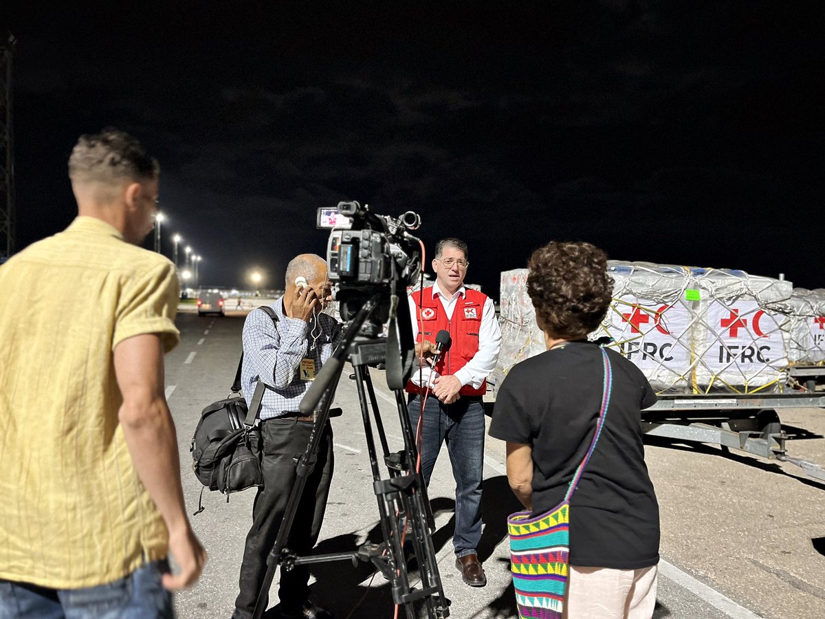 24 tons of relief items for communities affected by Hurricane Oscar arrived in Cuba last night from our logistics hub in 🇵🇦 It includes solar lamps, hygiene &amp; tool kits, kitchen sets &amp; mosquito nets. 

Thanks to all <a href="/IFRC_DREF/">IFRC-DREF</a> donors &amp; <a href="/redcrosscanada/">Canadian Red Cross</a> for making this possible✈️⛑️