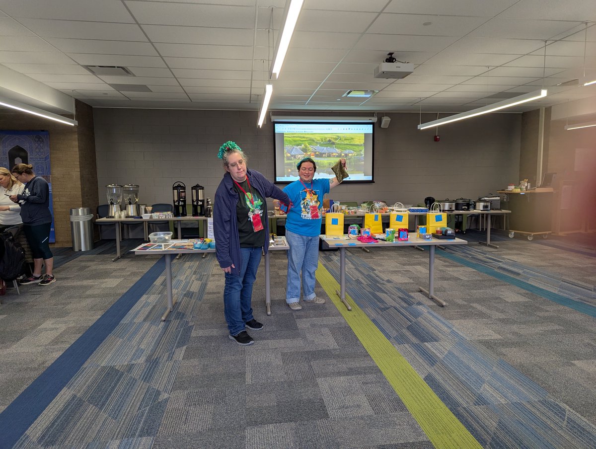 firstdraftdet's tweet image. Our Midway Event yesterday went fantastic! Thank you everyone for coming and thank you Macomb Community College South Campus Library for providing the space and drinks!