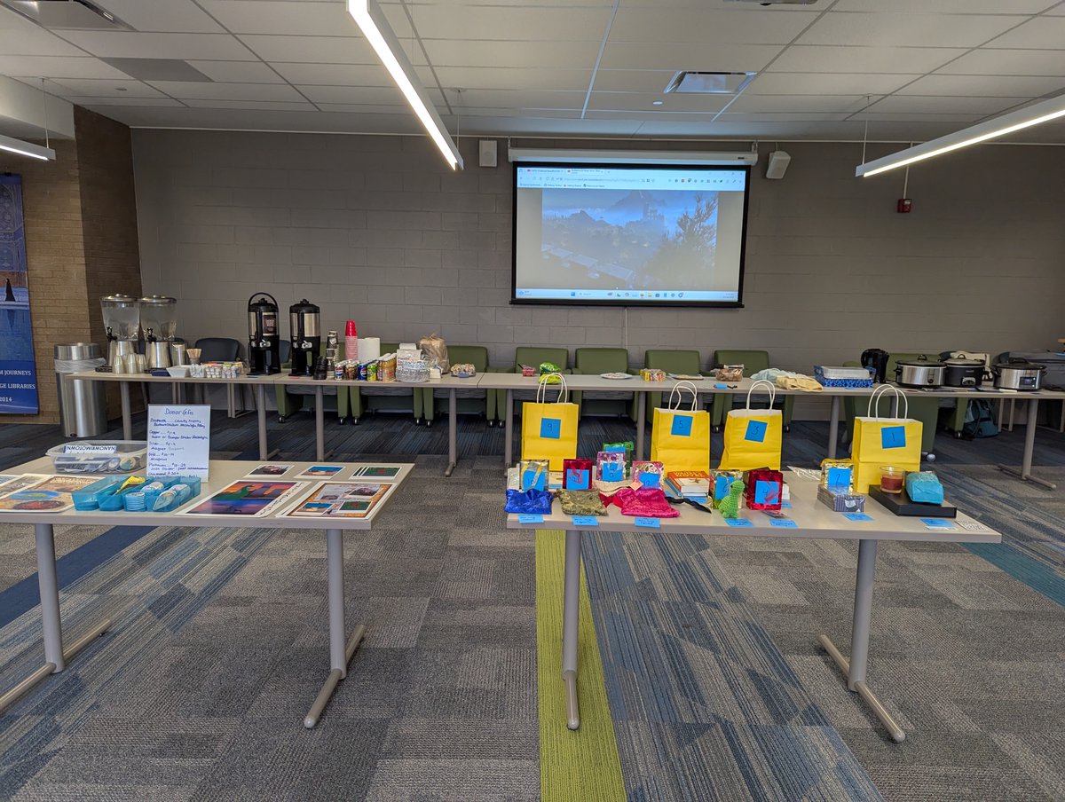 firstdraftdet's tweet image. Our Midway Event yesterday went fantastic! Thank you everyone for coming and thank you Macomb Community College South Campus Library for providing the space and drinks!