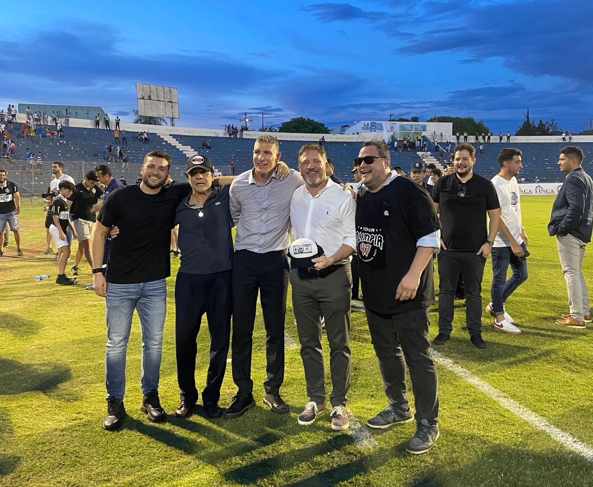 Quiero felicitar a <a href="/elClubOlimpia/">Club Olimpia</a>, a su Presidente <a href="/cotonogues/">Rodrigo Nogues</a>, a su DT Martín Palermo y a toda la hinchada franjeada por el título N°47 del fútbol paraguayo y por la clasificación a la CONMEBOL <a href="/Libertadores/">CONMEBOL Libertadores</a> 2025. ¡A celebrar en grande!