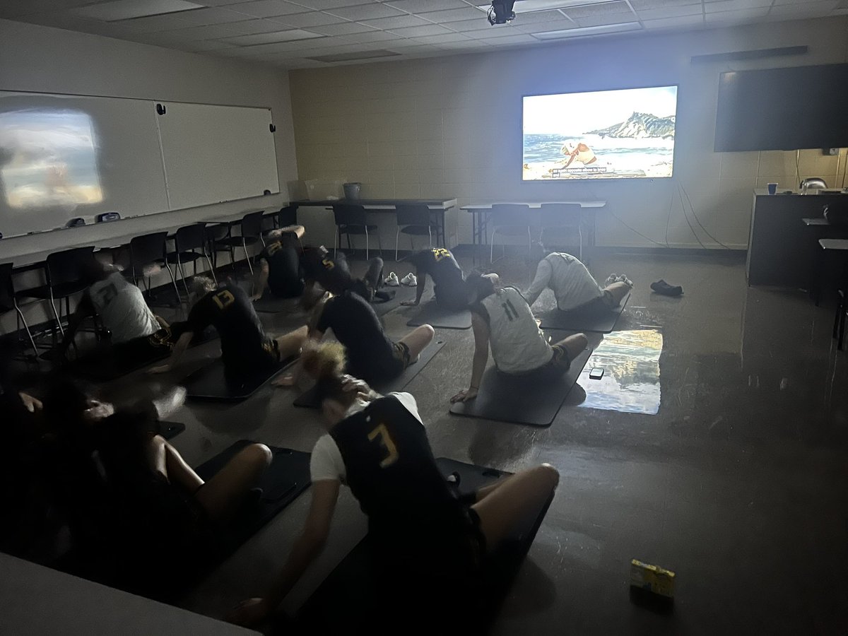 Yoga Time!! 🏀🧘‍♀️🧘🏽‍♀️