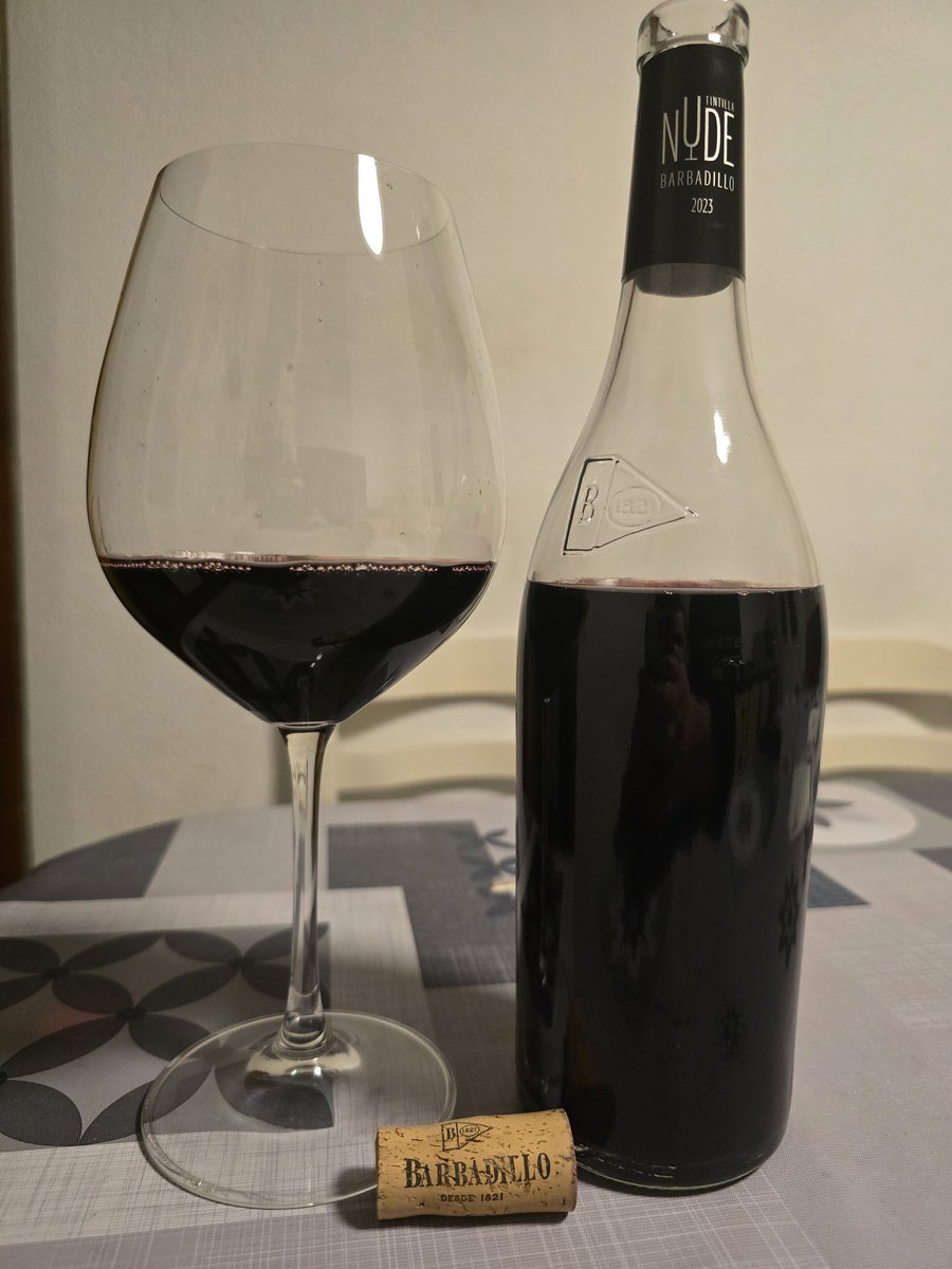 Mientras se termina la cena....Tintilla Nude de <a href="/barbadillo/">Bodegas Barbadillo</a>