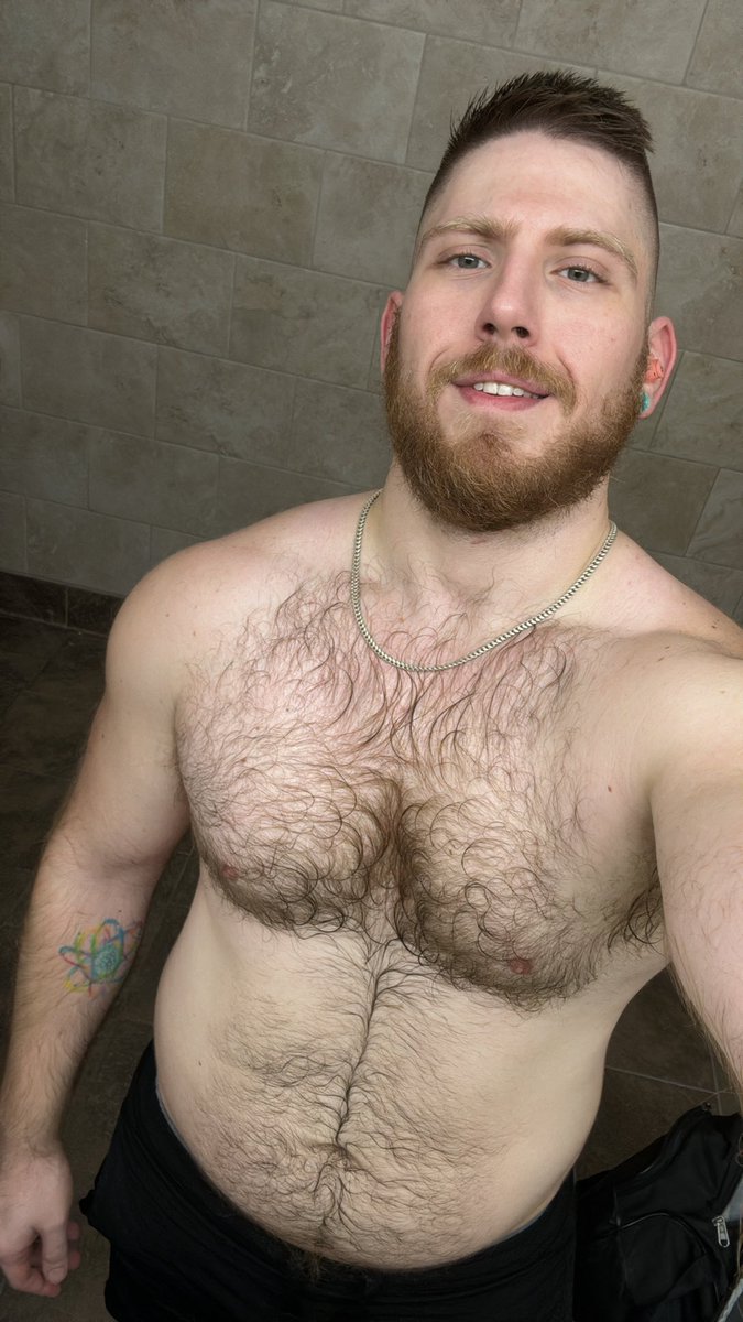 TopCuddlr's tweet image. #hairychest #sweaty #gym