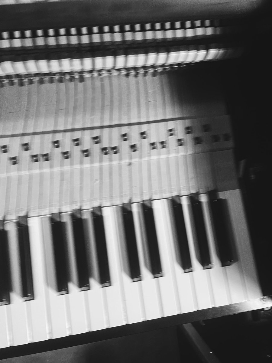 onepursuitmsc's tweet photo. 🎹+☕️

Afternoon studio sessions with @andrewchisenski https://t.co/DzZ7lkFBB7
