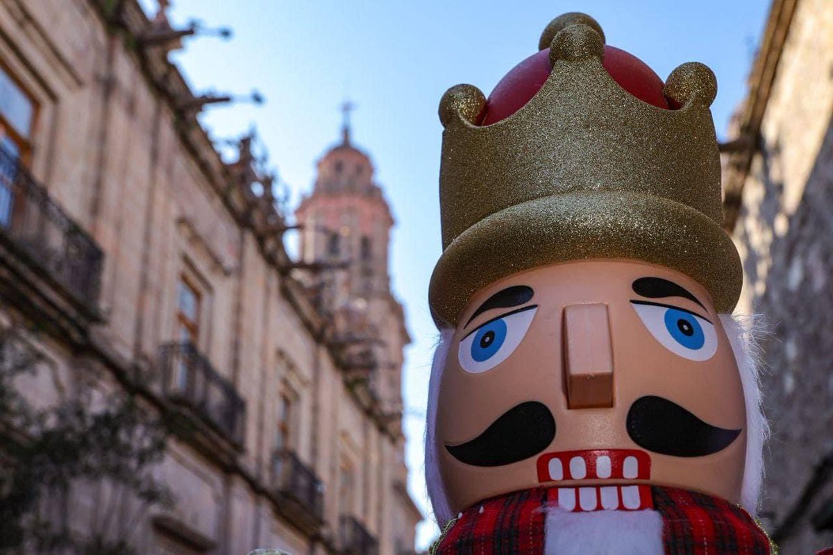 ❄️¡No te pierdas el Encendido Navideño 2024! 

Y de paso, prepárate para patinar en la pista de hielo.🛼

🗓️2 de  Diciembre a partir de las 7:00 pm.
📍Plaza de Armas 

#MoreliaBrillaMás✨