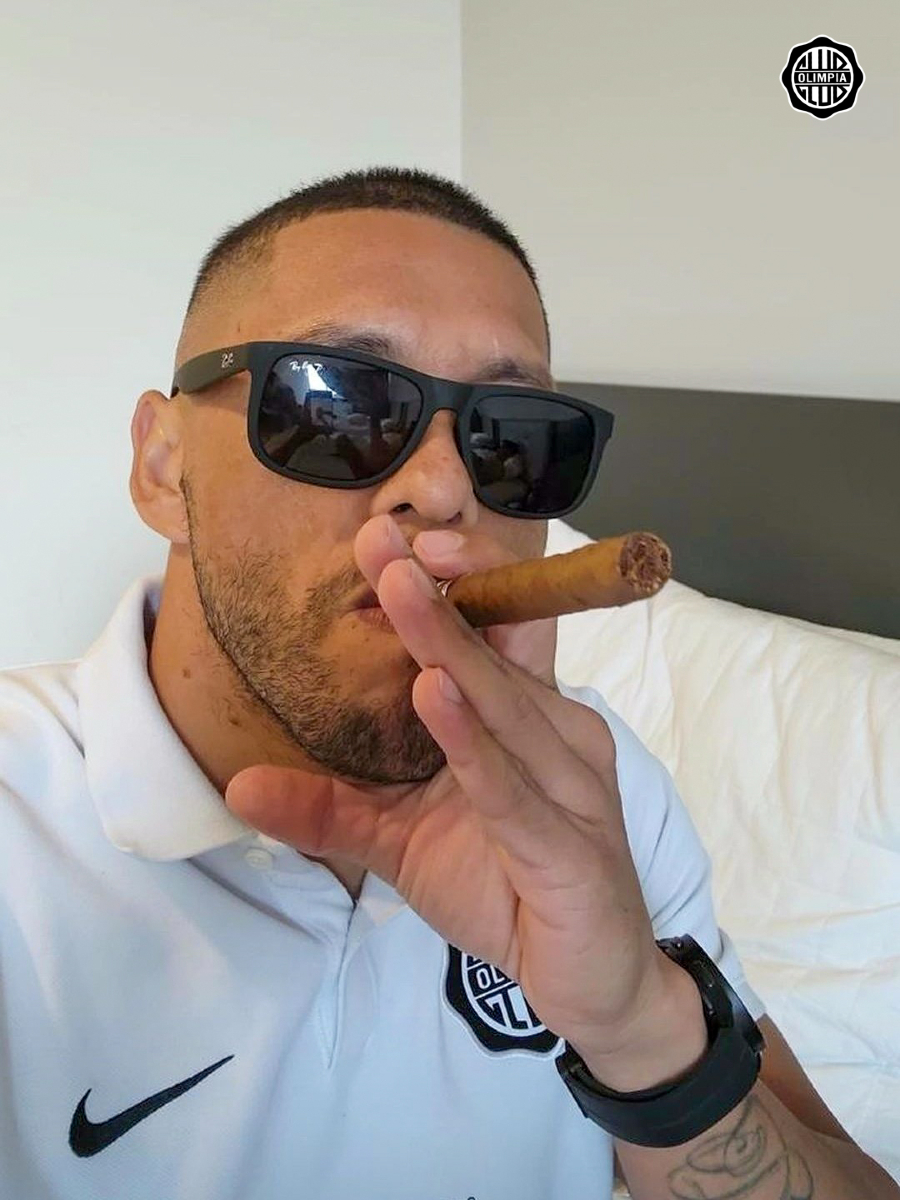 ¡Sepan disculpar!

Así es el capitán del equipo que se iba a tropezar...

🤣

#La47 
#OlimpiaTour47 #OlimpiaCampeón 

🤍🖤🤍