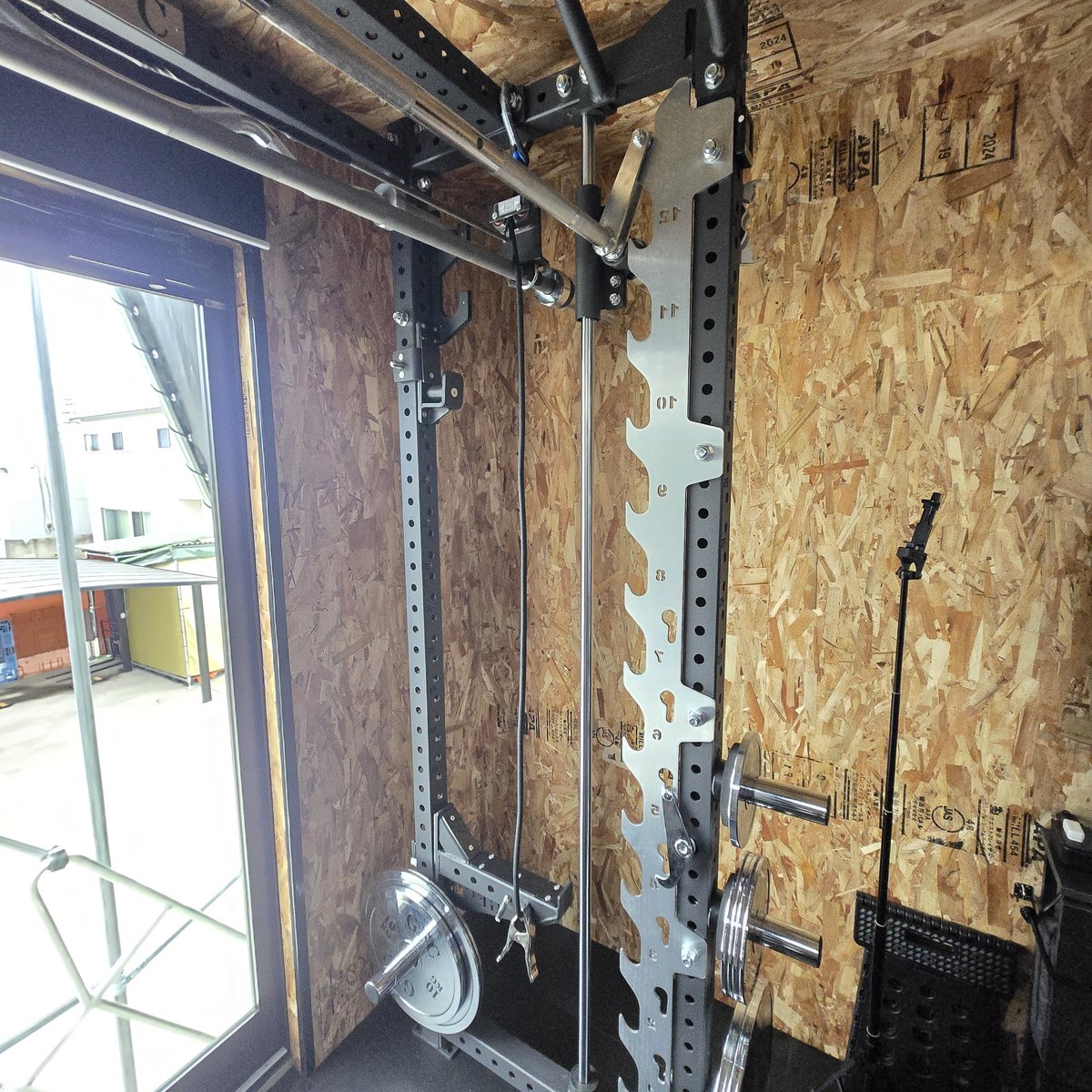 GFCパワーラックはあえてラック内寸61cm幅にスミスマシンを入れた理由