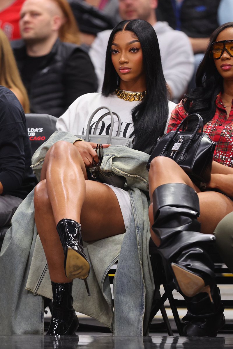 AngelReese56's tweet photo. #angelreese #basketball
#everyone #AngelxREESEPUFFS #GeneralMillspartner #uggpartner #unapologeticallyshow #basketball #beauty #angelreese5 #nba #fyp #sport https://t.co/WyBAmLRTA0