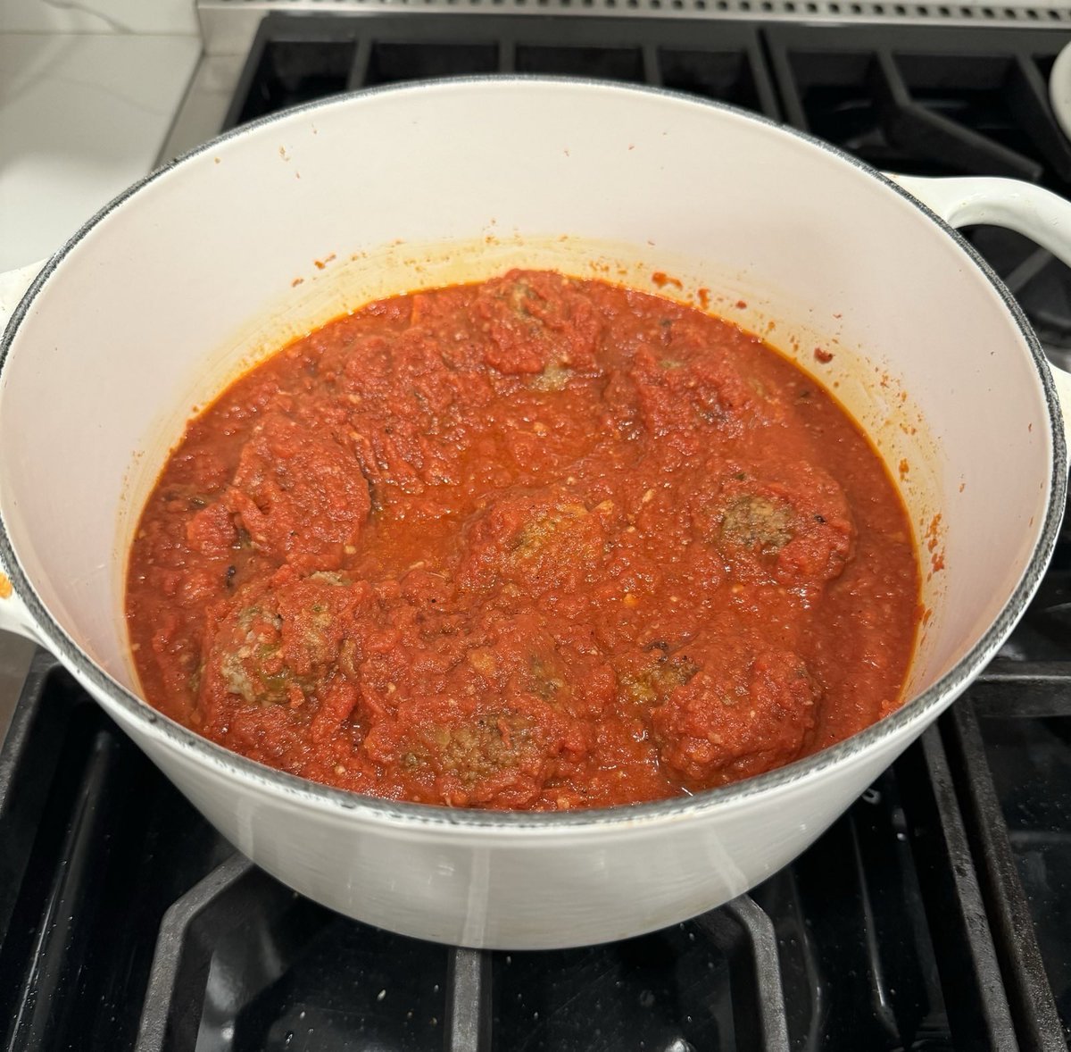 lindayaX's tweet image. Sunday Sauce. Yes, the meatballs have raisins in them! 🍝🇮🇹