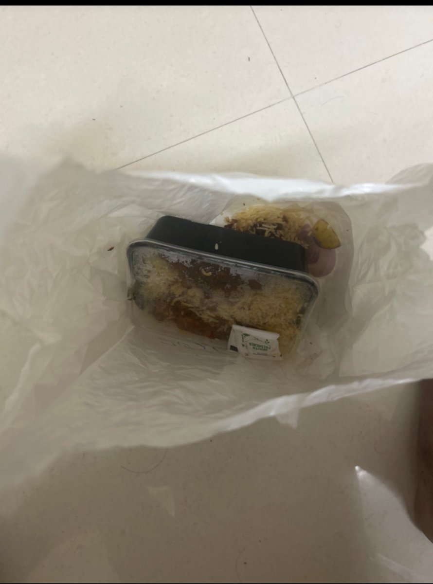 DurgaPenumalla's tweet photo. @zomato @zomatocare 

I have ordered chicken mandi from TAJ Mandi. I have received an incorrect order, it was completely broken and quantity also very less and the cost is 699 for 3mem. The food tastes also not good. Requesting you to refund the total bill amount. https://t.co/CwfQtGlUiU