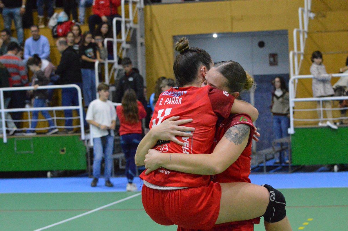 Que bonito coincidir, vivirlo, y disfrutarlo de la mano 🖤
Juntas a muerte