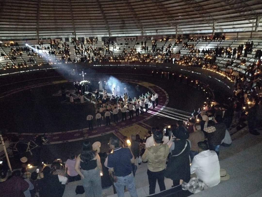 MoroleonNews's tweet photo. En #Moroleón la iglesia católica con el #PadreMaganda y el narco hermano #FernandoSánchezBarragánCJNG de la presidenta municipal haciendo negocios turbios y eventos. @OHarfuch y @FGEGUANAJUATO ni se enteran. https://t.co/FZxzkdYrw0